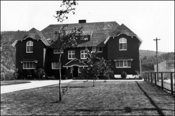 Dougall and Birks Cottage at Shawbridge.