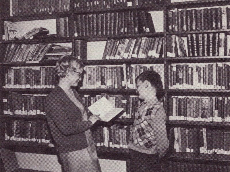La bibliothèque de Weredale House en 1970.